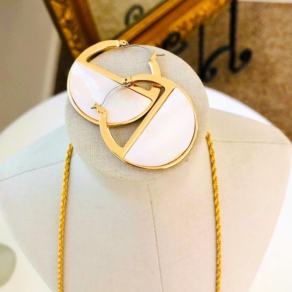 Vintage Abalone Pendant & Mother of Pearl Earrings - Picture 4 of 14